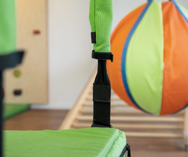 Physiotherapie Am Klagesmarkt – Behandlungsraum für Kinder mit Kletterwand